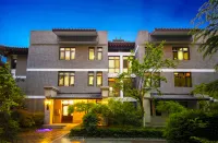 Royal Plaza Hotel Hotels near Dacien Temple