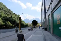 Yuejianglou Homestay (Zhangjiajie Dayong Ancient City Pedestrian Street Branch) - Condos