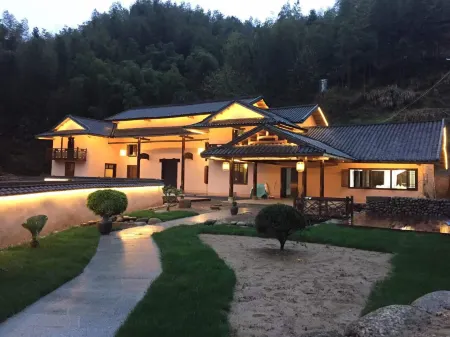 Floral Hotel · Liuyang Huyang xiqinxingu hotel Отели рядом с достопримечательностью «Daweishan National Forest Park»