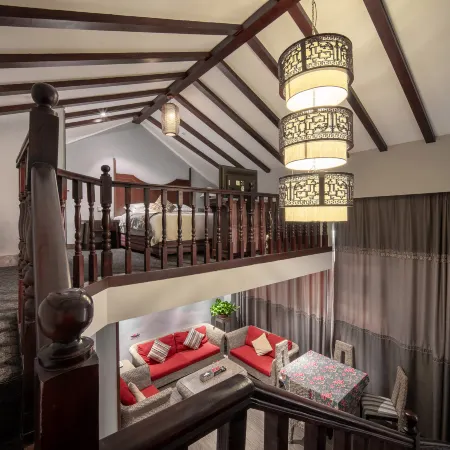 24° North Latitude Theme Hotel