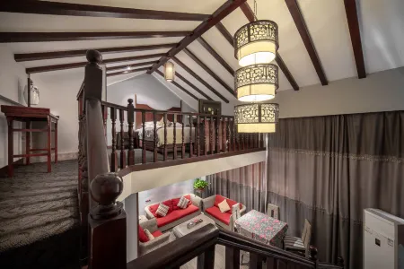 24° North Latitude Theme Hotel