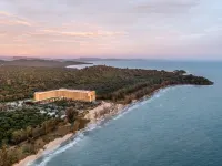 Crowne Plaza Phu Quoc Starbay by IHG Van beach周辺のホテル