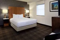 DoubleTree by Hilton Hotel & Suites Pittsburgh Downtown Hotels near Point State Park
