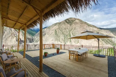 Countryside Homestays in Taoyuan Yinlu Hotels in Deqin