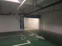 Kelly Hotel (Zhijiang Seven Star Plaza International Trade Shop) - parking