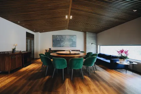 HILLSIDE RETREAT Отели рядом с достопримечательностью «Junfa Xiliangtang Wetland Park»