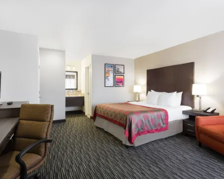 蒙特利華美達酒店 蒙特雷酒店