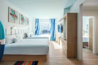 Universal's Endless Summer Resort – Dockside Inn and Suites Hotel dekat Snap! Space