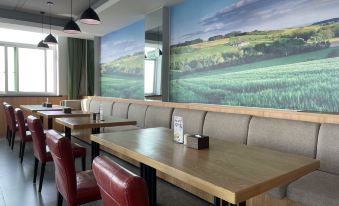 Luyating Hotel (Xiong'an New Area Rongcheng Aowei Road Branch)
