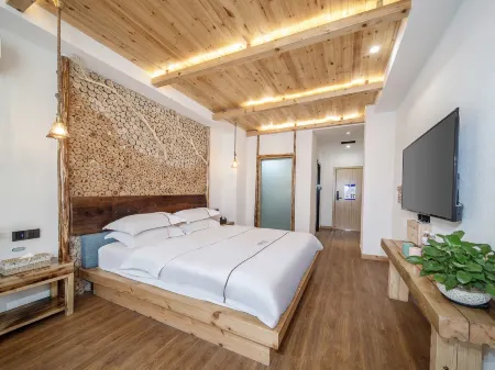 Qiaojia White Crane Inn