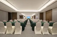 Country Inn & Suites by Radisson, Jiujiang BALIHU International Automobile City