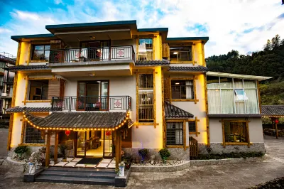 Zhangjiajie perch tree house Отели рядом с достопримечательностью «Хуан Ши Цзяо»