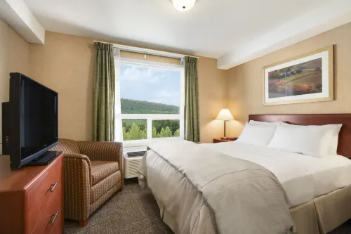 Days Inn & Suites by Wyndham Cochrane - WiFi