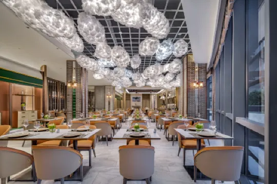 Harbour Plaza Metropolitan Отели рядом со станцией Shanghai West Railway Station