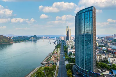 โรงแรมเอนจอยอิ้ง (ศูนย์นักท่องเที่ยวสามช่องแคบ ว่านต๋า อี๋ชาง) โรงแรมใกล้มหาวิทยาลัยวิทยาศาสตร์สาม Gorges