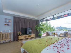 Lugu Lake Yanzhu Light Luxury Smart Hotel (Daluoshui Wharf Branch)