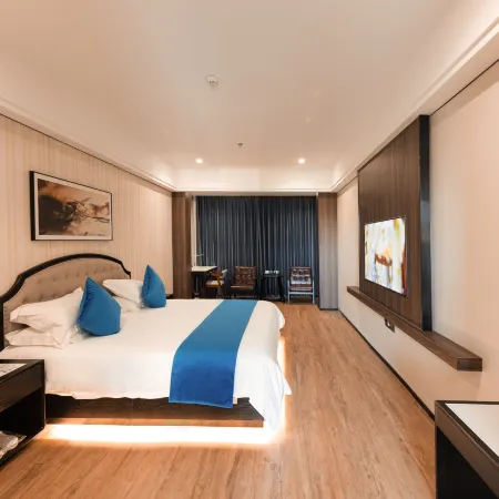 HUANG PLATINUM HOTEL