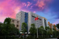 Tonglu Lake Hotel (Yangjiang Baili Plaza Municipal Government Branch) Hoteles en 