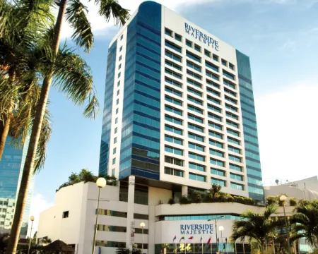 ปูเตรี วิง โรงแรมริเวอร์ไซด์ มาเจสติก โรงแรมในกูชิง