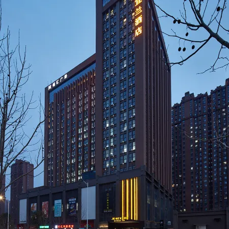Minghui Yilan (Huanghe University of Science and Technology South Third Ring Road Subway Station)