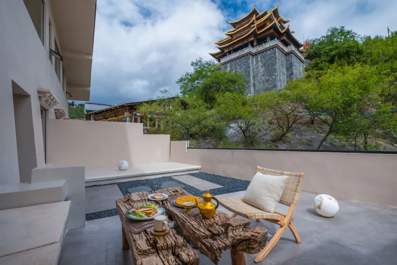 Shangri-la Designer Homestay without Summer(By the Cosmic Wheel of Dukezong)