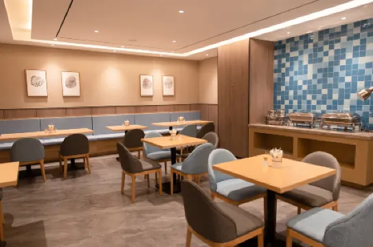 Homeinn · neo (Hami Jianguo North Road Bus Station)