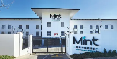 MINT Express Melrose View Hotels near Dragon City Water Park