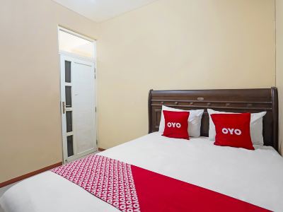 OYO 91743 Choirul Residence