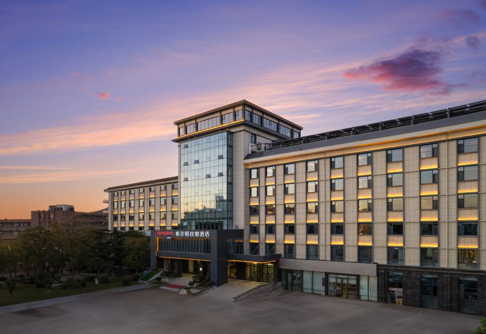 Tai'an Taishan Tianwaicun Hampton by Hilton Hotel의 모던한 외관