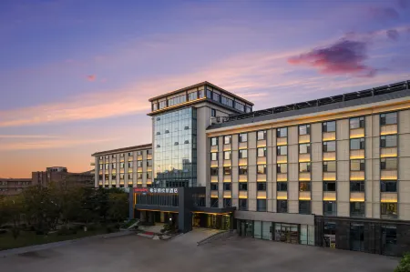 Tai'an Taishan Tianwaicun Hampton by Hilton Hotel Отели рядом с достопримечательностью «Shandong Science and Technology University East Campus»
