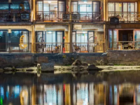 Qingshanjian Riverside Stilt House Inn (Phoenix Ancient Town - Hongqiao North Gate Pier Branch Hotels in Fenghuang County