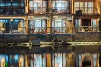 Qingshanjian Riverside Stilt House Inn (Phoenix Ancient Town - Hongqiao North Gate Pier Branch 웅시링 고거 주변 호텔
