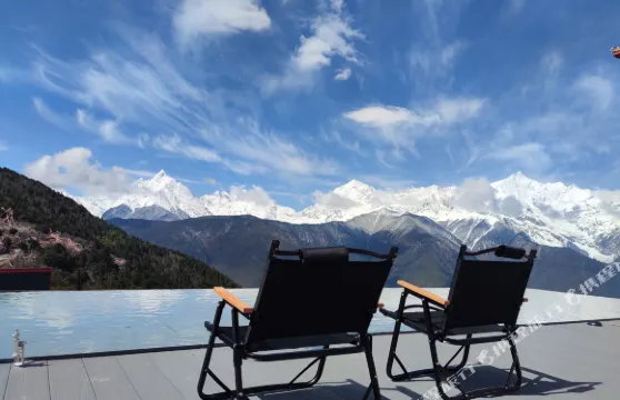 德欽飛來寺梅里往事酒店