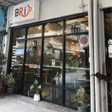 บริโอ คาเฟ่ แอนด์ โฮสเทล โรงแรมใกล้ธนบุรี