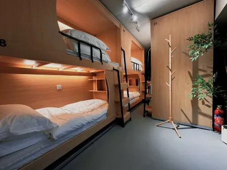 Qiezi Hostel (Zhongyang Dajie)