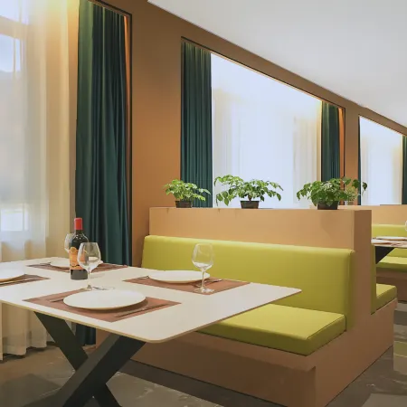 Shengxidun International Hotel (Ganzi Batang 318 National Highway)