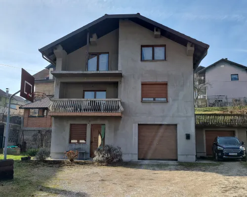 Cozy 1 bedroom apartment, AC, private parking, kitchenette, bathroom, etc Hotels in Doboj