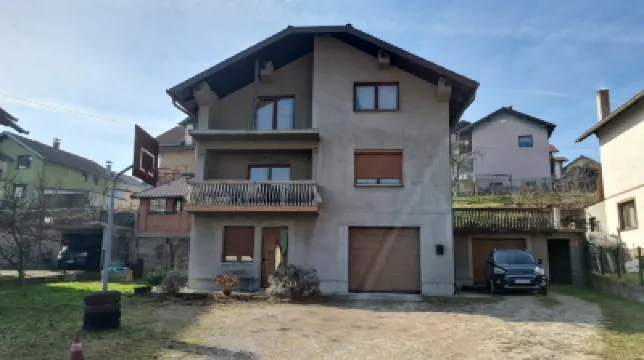 Cozy 1 bedroom apartment, AC, private parking, kitchenette, bathroom, etc 酒店