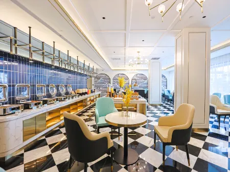 Yanji Baihuo Dalou Xishichang XANA Deluxe Hotel Отели рядом с достопримечательностью «College Town Wanghong Wall»