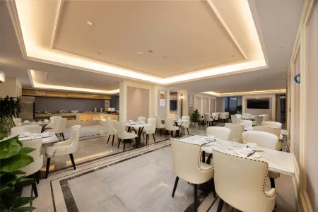 Vienna Hotel (Chengdu Xindu Haining Leather City Store) Отели рядом со станцией Chengdu Xindu Railway Station