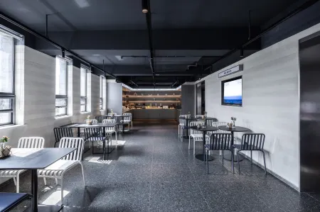 Atour Light  Hotel Xuzhou Pengcheng Plaza Minzhu Road Отели рядом с достопримечательностью «Hubushan Ancient Architectural Complex»