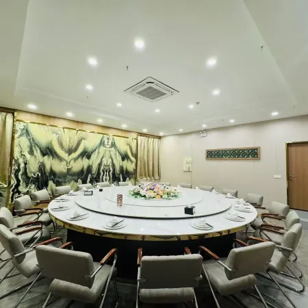 VX Hotel (Xinyu Shenglibei Road Railway Station)