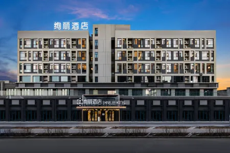 Brilliant Hotel (Urumqi South Station Dehui Wanda Plaza Branch) Отели рядом с достопримечательностью «Xinjiang University Gymnasium»