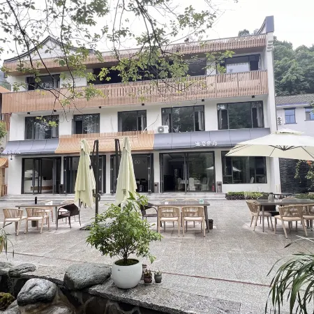 Pengzhou Baoshan Nanxi Chinese Inn