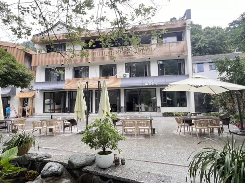 Pengzhou Baoshan Nanxi Chinese Inn