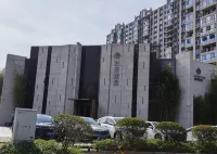 Four Seasons Apartment Hotel