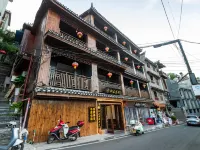 Fenghuang Ancient City · Jiangshang Xingmian Haven | 180° View Aesthetic Stay (Nanhua Bridge) Hotel dekat Fenghuang Bridge