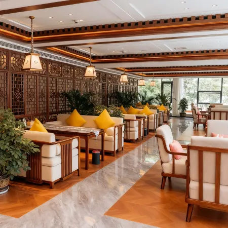 318 Panorama Hotel (National Highway G318 County Government)