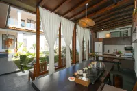 Yuying Pavilion - Designer Homestay (Weishan Ancient Town Branch)
