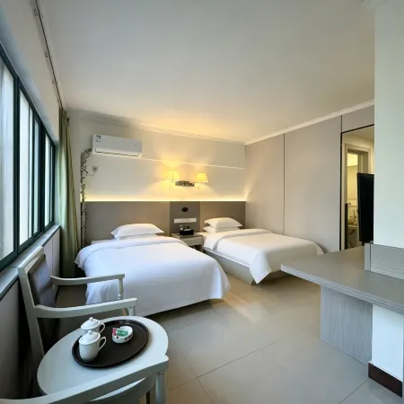 Wolong Hotel Lijiang